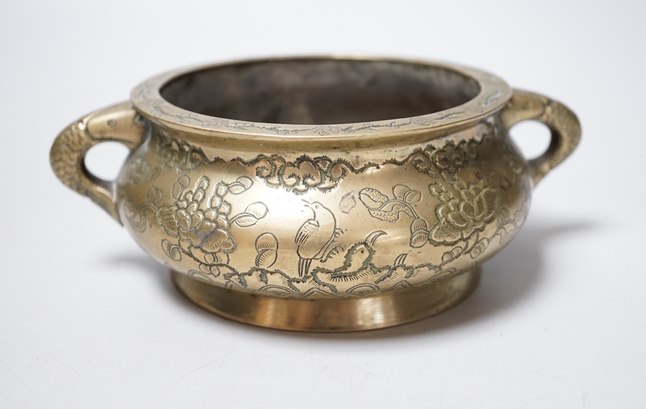 A Chinese bronze censer, early 20th century, 18cm wide